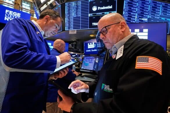 Stok tutup lebih tinggi setelah keputusan beragam tentang tarif Trump