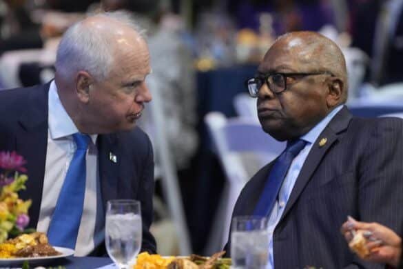 Foto: Tim Walz, Jim Clyburn