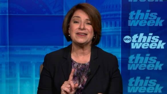 Klobuchar pada anggota parlemen Minnesota yang terbunuh: 'orang yang layak seperti itu'