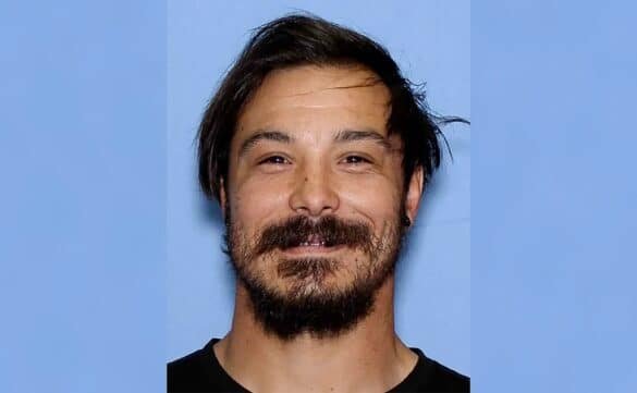 Manhunt Berlanjut untuk Polisi Ayah mengatakan membunuh 3 putri muda di dekat Washington Campground