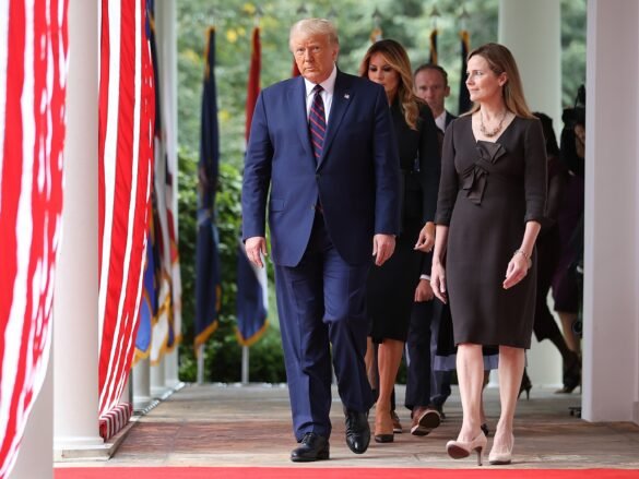 Trump frustrasi oleh Hakim Amy Coney Barrett, Mahkamah Agung Lainnya Pilihan: Sumber
