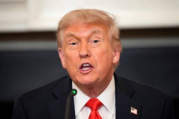 Trump memberi tahu ABC Musk 'kehilangan akal,' seperti yang dikatakan ayah CEO 'Pastikan ini gagal'