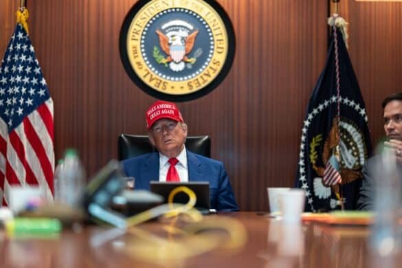 Trump mengatakan AS mencapai 3 situs nuklir Iran, menjerumuskan Amerika ke dalam konflik