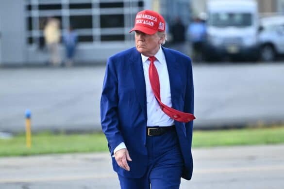 Trump mengatakan dia memberi Iran jendela untuk datang ke meja. Dia memukul 2 hari kemudian.