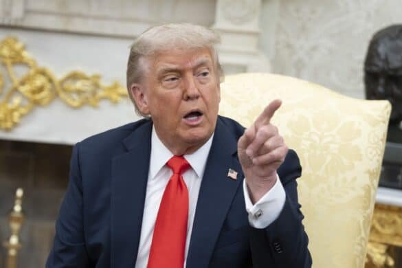 Trump menggandakan klaim, tanpa bukti, bahwa Biden membantu secara ilegal menggunakan Autopen